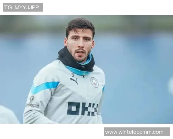 马丁内斯：从足球场上的传奇到生活中的启示与奋斗历程